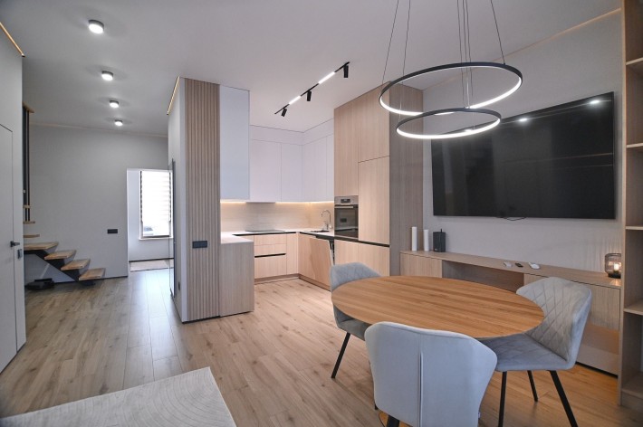 Будинок/котедж з якісним ремонтом, укомплектований, район Газовик - фото 1