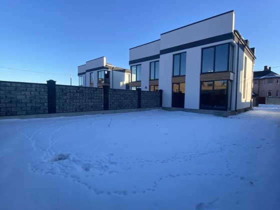 Продається котедж на Щасливому Рівне