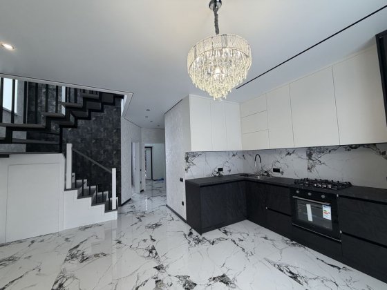 Дуплекс з ремонтом! Велика ділянка, поруч ВСЕ! Метро,Епіцентр,транспрт Винница