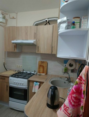 Здам затишну кімнату.В ціну аренди вже включена комуналка і інтернет - фото 1