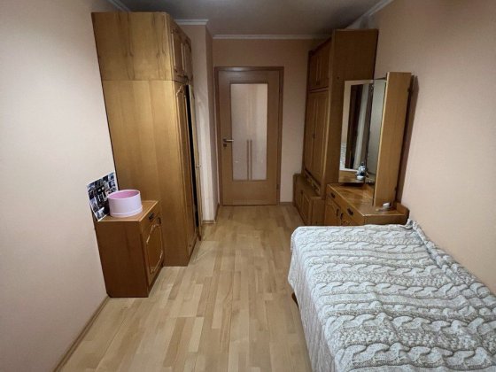 Довгостроково кімната в трикімнатній квартирі без власниці Черновцы