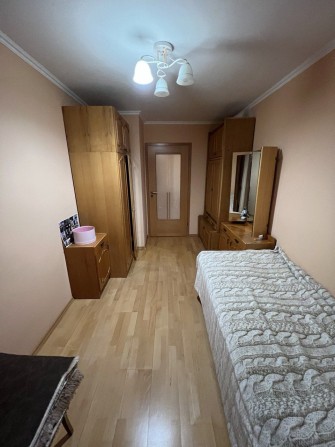 Довгостроково кімната в трикімнатній квартирі без власниці - фото 1