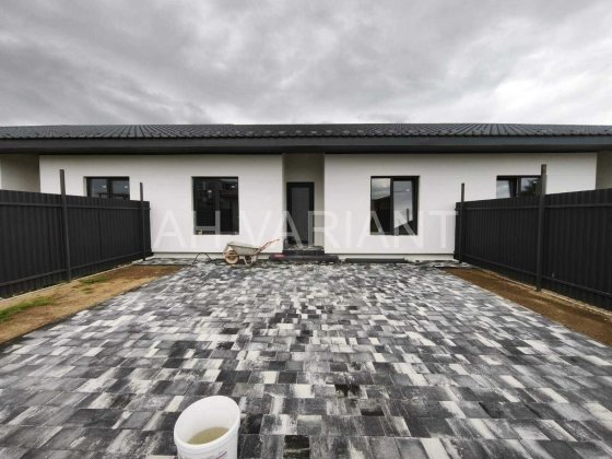 Продається котедж, вул. Петра Угляренка Код: 34902 Ужгород