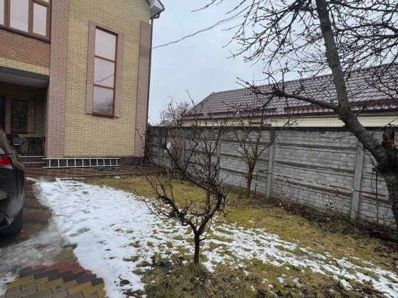 Продам будинок, Лівий берег