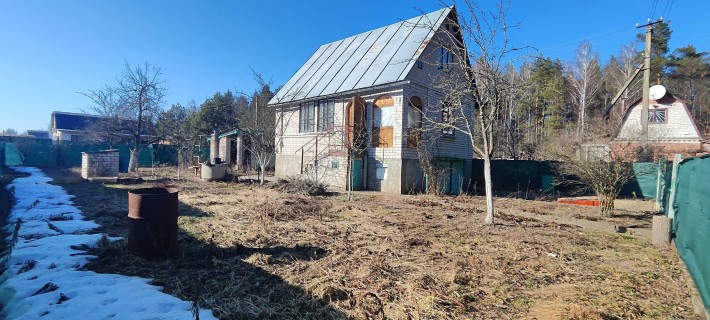 Продам двоповерховий цегляний будинок.Дві кімнати.6 соток приват/землі - фото 1