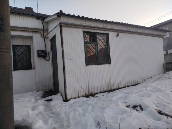 Частина будинку на Корбутівці під комерцію або житло.