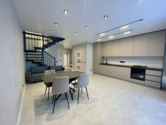 Продаж таунхауса 4 спальні кімнати, ніхто не проживав. Без комісії!!! Винница