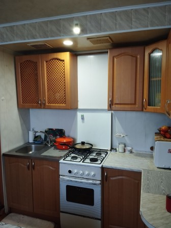 Продаж частини будинку з гаражем та банею! - фото 1