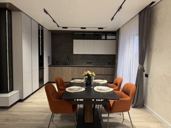 Продаж будинку з дизайнерським ремонтом на 6 сотках землі Винница