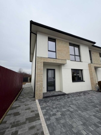 Продаж таунхаусу з просторою ділянкою поруч з містом - фото 1