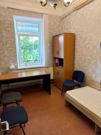 Сдам комнату в центре. Отличное место! - фото 1