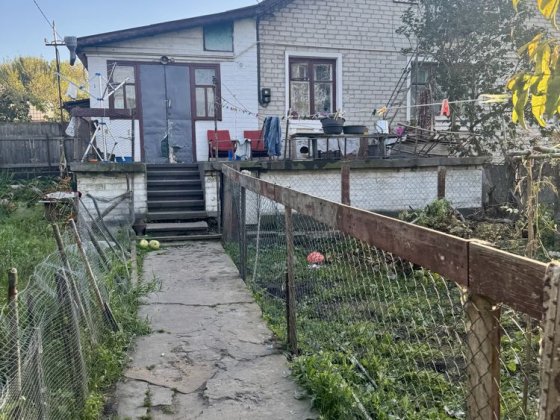 Продаю частину  велику будинку у Станішівці