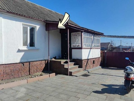 Продається одноповерховий цегляний будинок земельною ділянкою