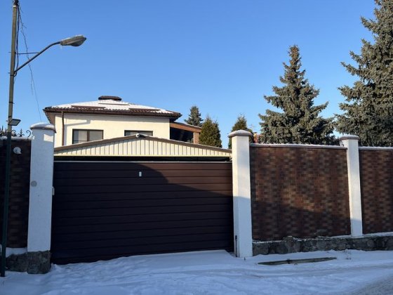 Продаж домоволодіння на 15 сотках