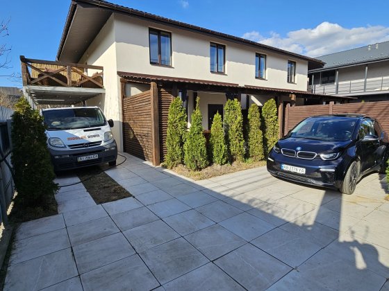 Таунхаус в 900 м от метро Славутич по Центральной. Рядом Заречный Киев