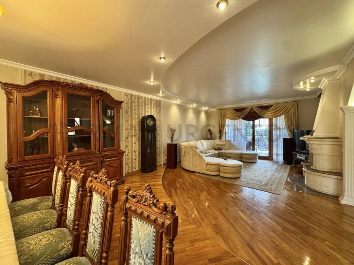 Продаж будинку 290 м.кв / 6 соток / Ужгород, р-н Великий Галагов - фото 1