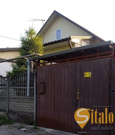 Продаж півбудинку в тихому районі: заходь та живи - фото 1