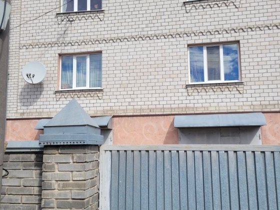 Продаж  трохповерхового будинку на Баранова. Житомир
