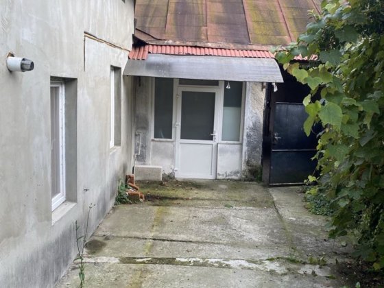 Будинок з ділянкою під забудову 10 соток | Берчені | 200 000 $ Ужгород