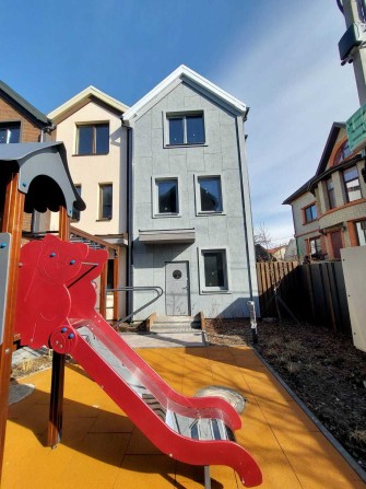 Таунхаус ТЦ Лавіна, MC donald's (власник) - фото 1