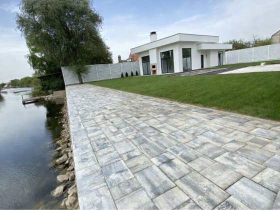 Дом на берегу реки Дніпро