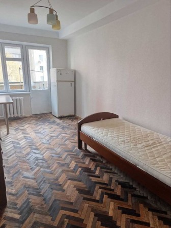 БЕЗ ХАЗЯЇВ!  В центрі,  Галицька площа, здається кімната - фото 1