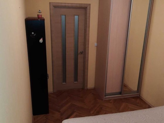 Здається кімната для дівчини в 3-хкімнатній квартирі на Подолі Киев