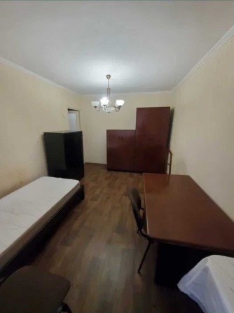 ТОЛЬКО ДЕВУШКАМ! Сдам комнату в 3к квартире на Французском Бульваре - фото 1