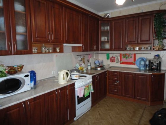 Здам кімнату для дівчини без господарів. Метро Осокорки. 2 поверх Киев