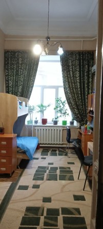 Сдам  хозяйка две смежные комнаты в коммуналке центр города ул. Европе - фото 1