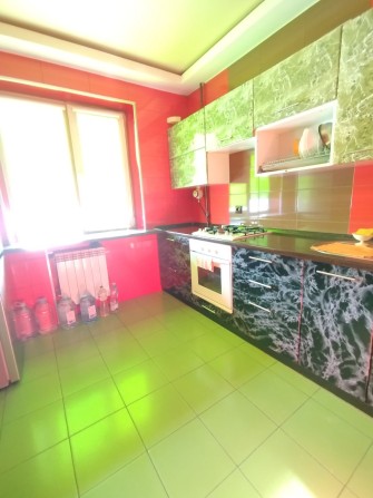 Здам кімнату в оренду з балконом на Воскресенці — метро 10 хвилин. - фото 1