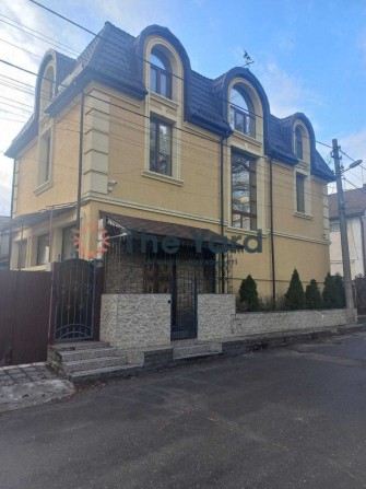 Продаж 3-поверхового будинку вул. Оборонна Солом"янський район - фото 1