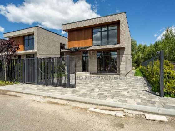 Красивый дом в стиле хай тек в закрытом КГ Киев