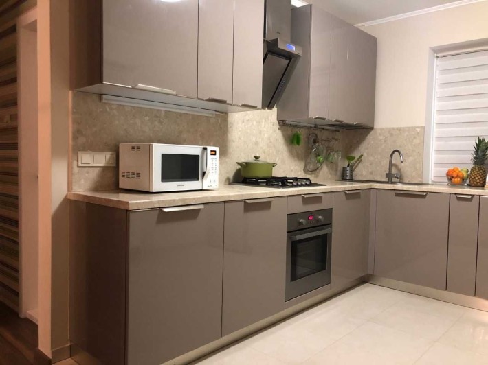 Будинок у місті. Виноградар, Вітряні Гори,площ. Шевченка. Ліс, озеро. - фото 1