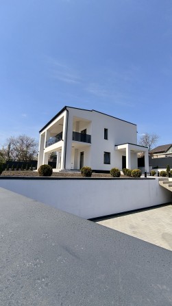 Продаж будинку на березі озера - фото 1