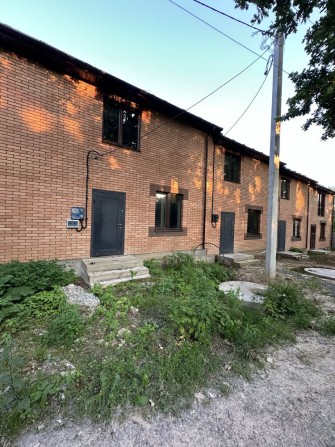 Таунхаус у гарному районі міста. Пʼятничани. Недорого - фото 1