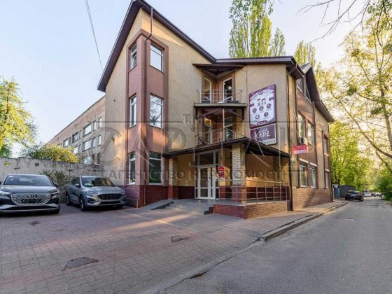 Продаж окремої 3-поверхової будівлі у Шевченківському районі Києва