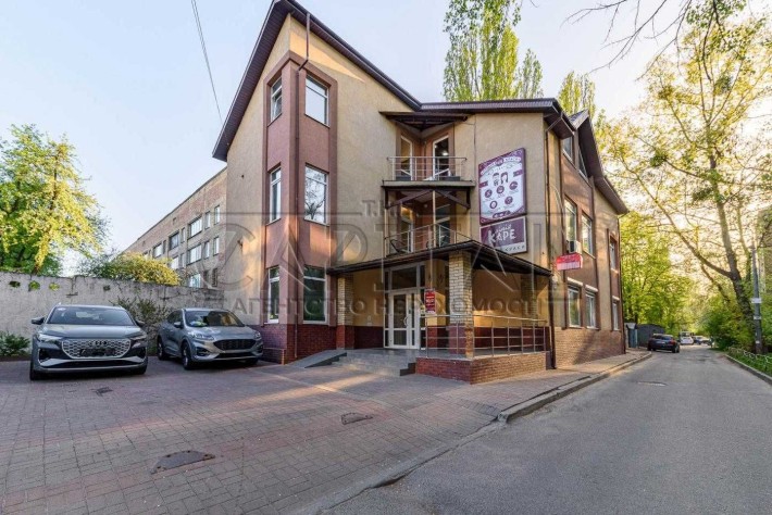 Продаж окремої 3-поверхової будівлі у Шевченківському районі Києва - фото 1