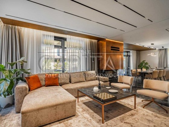 Вишуканий будинок у КМ River Island Киев