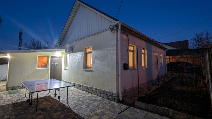 Уютный дом «заходи и живи» с атмосферным двором для отдыха - фото 1