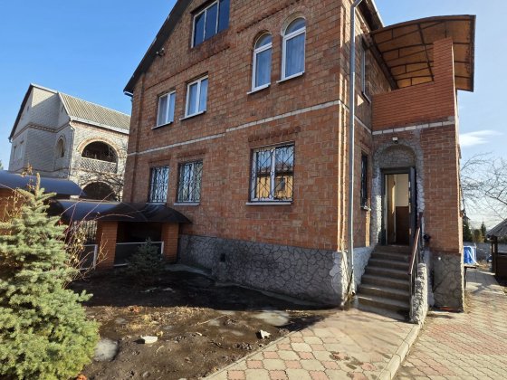 Продам 2 поверховий будинок.Район новобудов. Днепр