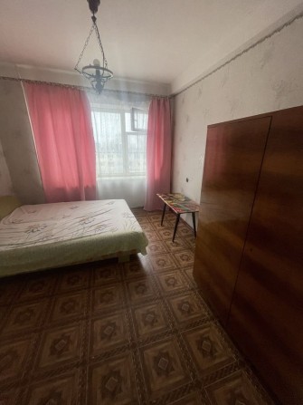 Здається кімната без проживання хазяїв в квартирі. - фото 1