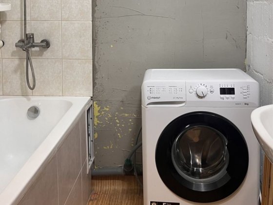 Окрема кімната , біля метро , для хлопця Киев