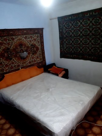 Сдам комнату для семьи или женщине, идёт реконструкция без удобств - фото 1