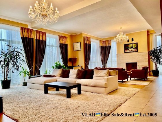 Печерськ. Царське село. вул. Редутна. Сучасний будинок