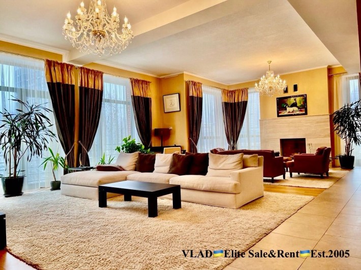 Печерськ. Царське село. вул. Редутна. Сучасний будинок - фото 1