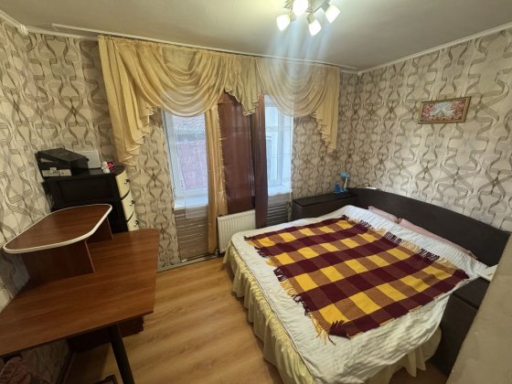 Продам чястину будинку з окремим подвірʼям