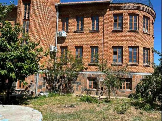 Продам ВИЛЛУ‼️ дом общ 667кв.м +дом общ 512 кв м+ гостевой дом+5 гараж Миколаїв