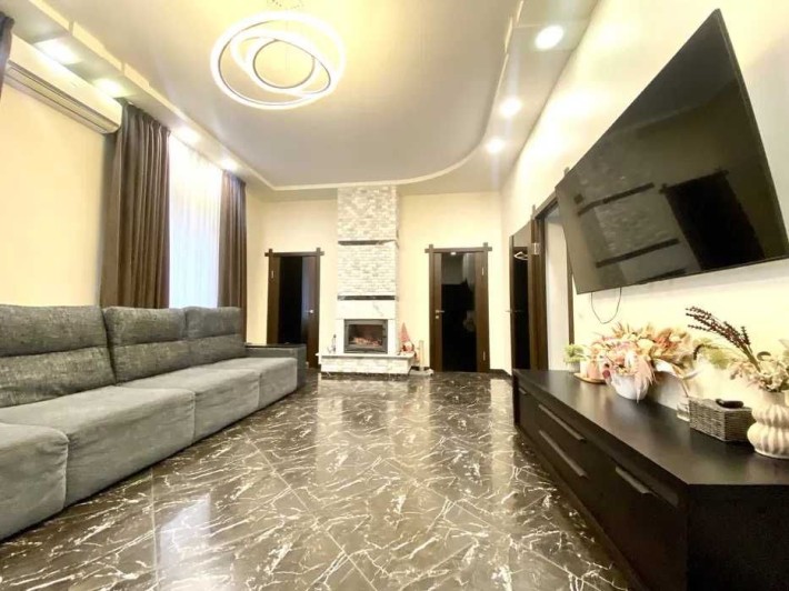 Продам уютный дом 174,3 м2   ул. И.Срезневского Белинского Клочко - фото 1