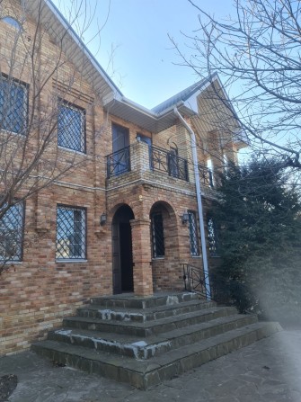 Продам шикарный 3эт дом 400кв! - фото 1